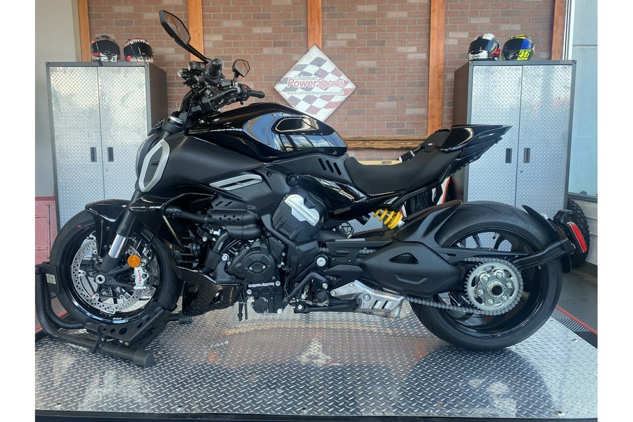 2025 Ducati Diavel V4 - Demo