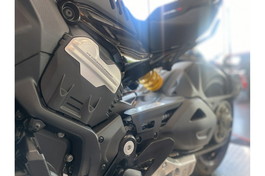2025 Ducati Diavel V4 - Demo