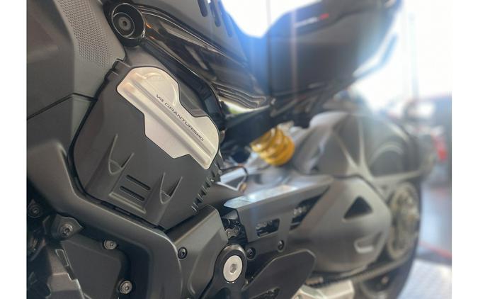 2025 Ducati Diavel V4 - Demo
