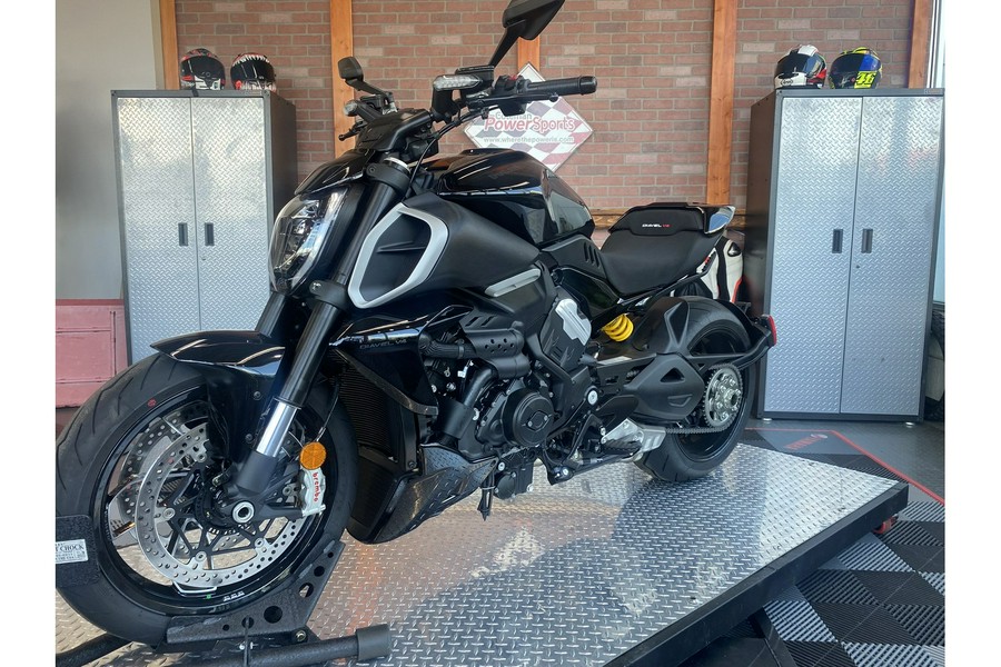 2025 Ducati Diavel V4 - Demo