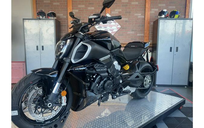 2025 Ducati Diavel V4 - Demo