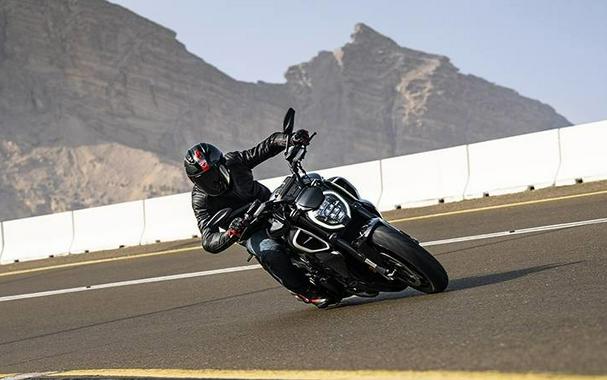 2025 Ducati Diavel V4 - Demo
