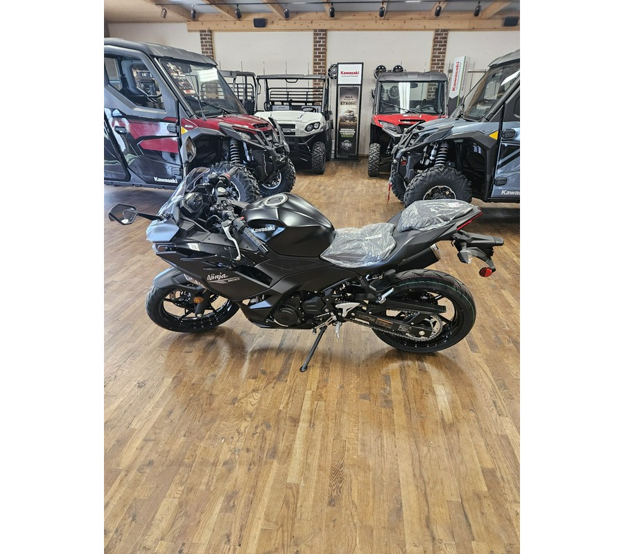 2026 Kawasaki Ninja® 500 ABS