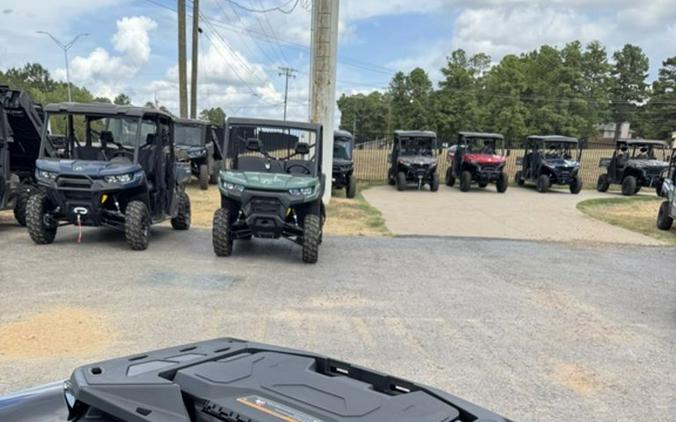 2027 Can-Am® Outlander Backcountry 7.6 in.