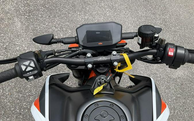 2021 KTM Duke 890 R