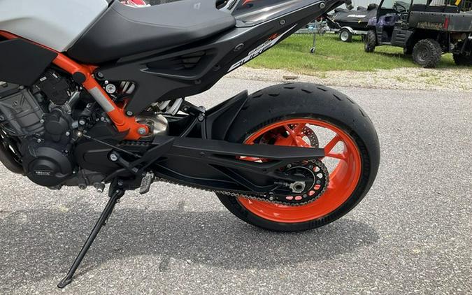 2021 KTM Duke 890 R