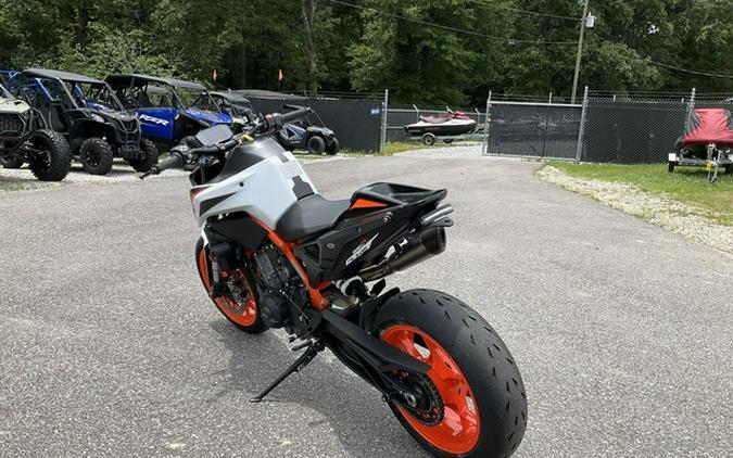 2021 KTM Duke 890 R