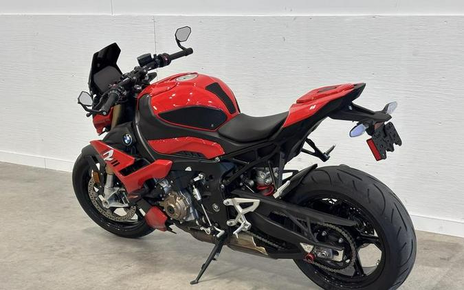 2022 BMW S 1000 R Racing Red