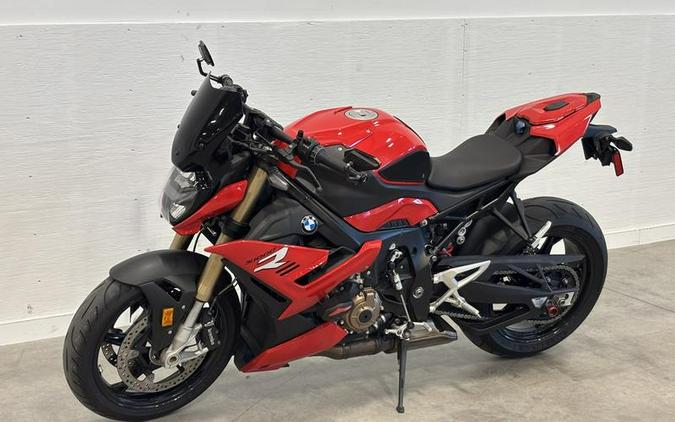 2022 BMW S 1000 R Racing Red