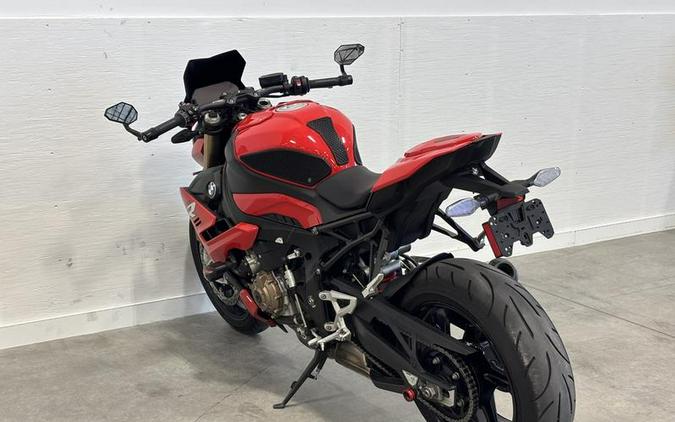 2022 BMW S 1000 R Racing Red