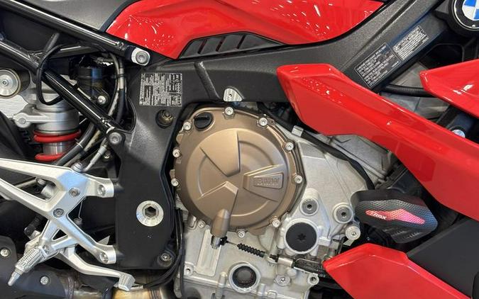2022 BMW S 1000 R Racing Red
