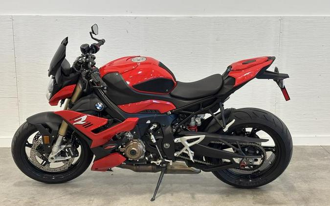 2022 BMW S 1000 R Racing Red