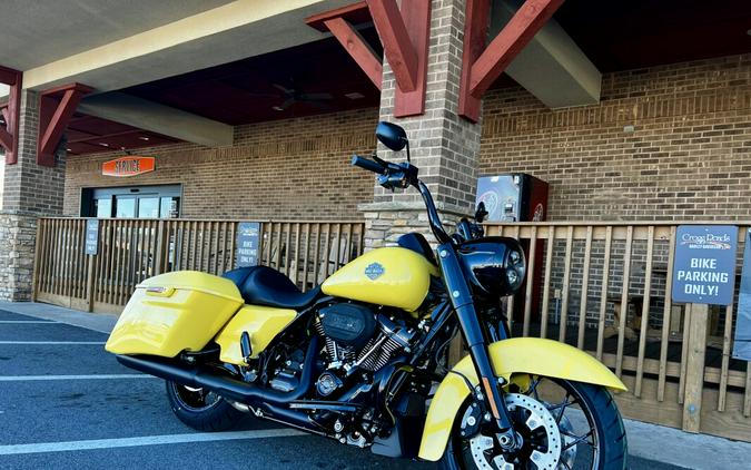 2023 Harley-Davidson Road King Special Vivid Black - Black Finish