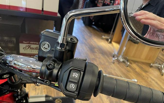 2025 Indian Scout Classic Limited +Tech Sunset Red Metallic