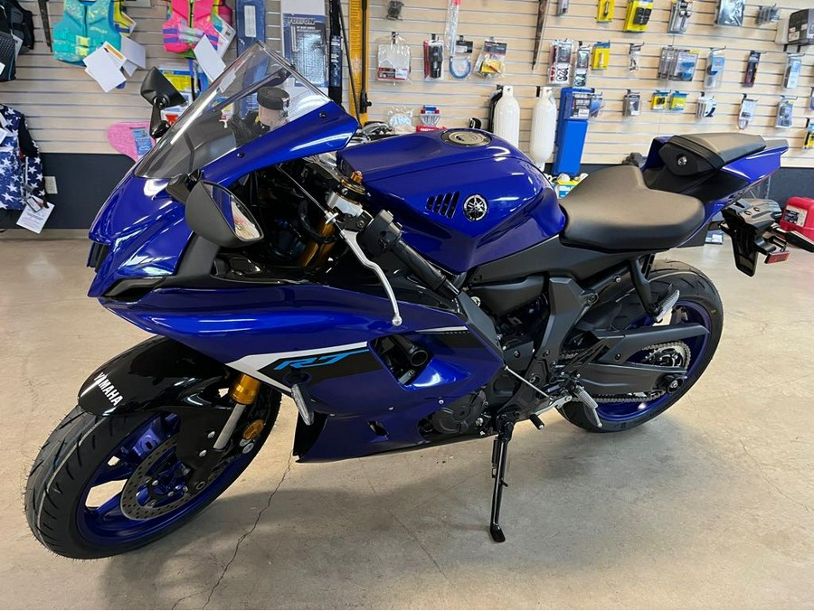 2025 Yamaha R7 CA