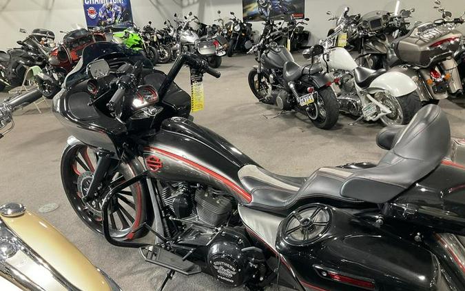 2016 Harley-Davidson® FLTRUSE - CVO™ Road Glide Ultra®