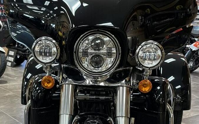 2020 Harley-Davidson Tri Glide Ultra Vivid Black