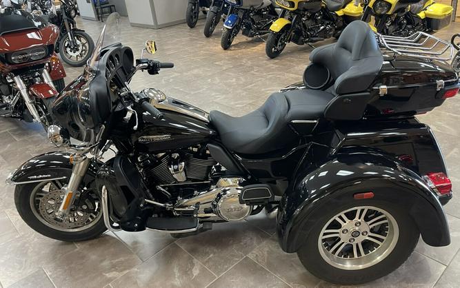 2020 Harley-Davidson Tri Glide Ultra Vivid Black