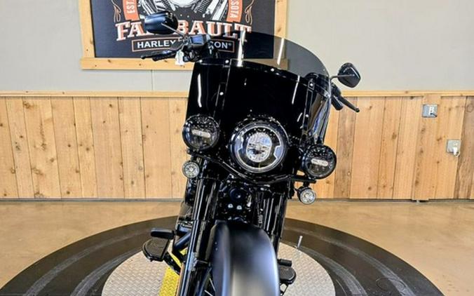 2026 Harley-Davidson® FLHD - Deadwood™