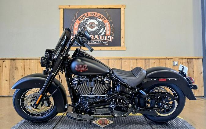 2026 Harley-Davidson® FLHD - Deadwood™