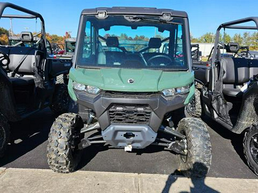 2024 Can-Am Defender DPS CAB