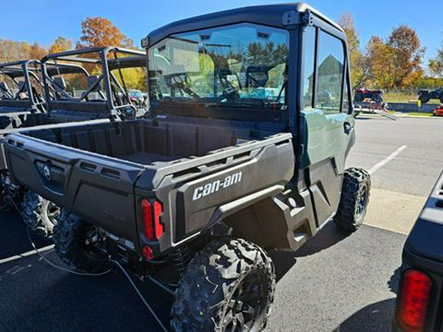 2024 Can-Am Defender DPS CAB