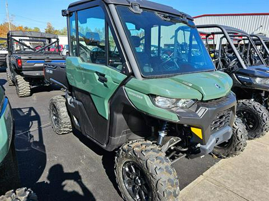 2024 Can-Am Defender DPS CAB