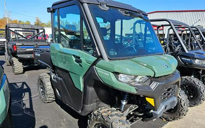 2024 Can-Am Defender DPS CAB