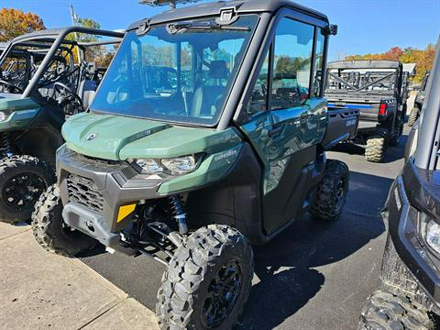 2024 Can-Am Defender DPS CAB