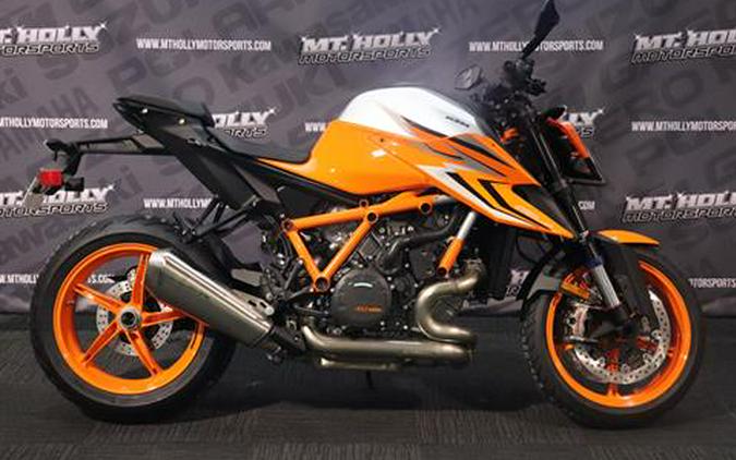 2022 KTM 1290 Super Duke R Evo Review [17 Track + Street Fast Facts]