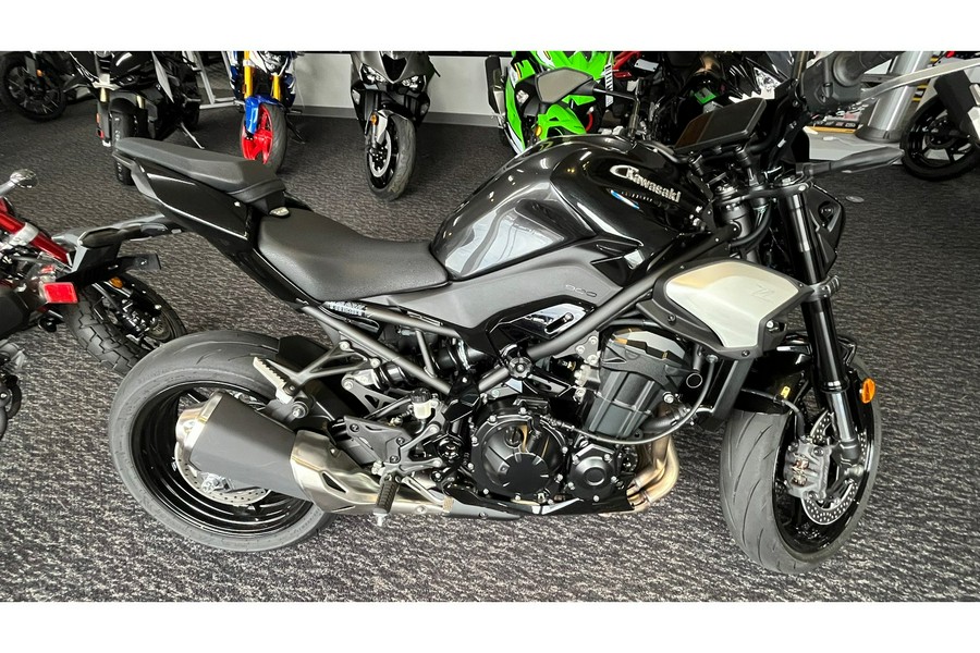 2025 Kawasaki ZR900SSFNL