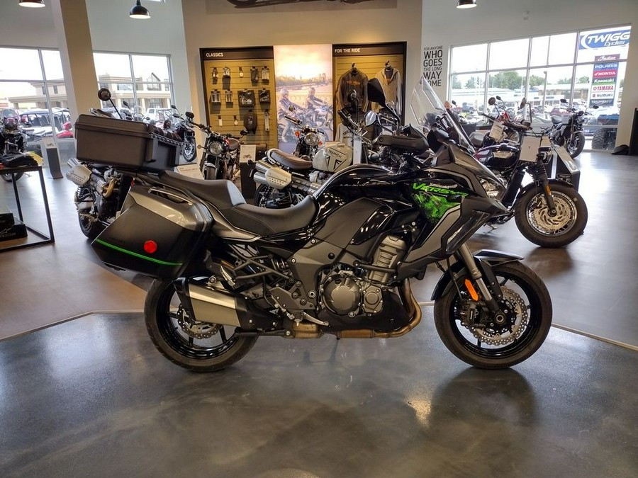 2022 Kawasaki Versys® 1000 SE LT+