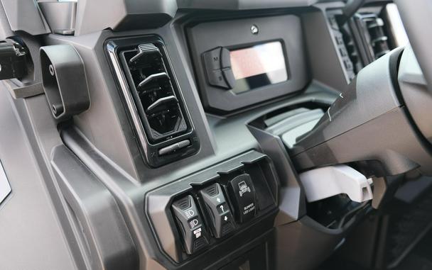 2026 CAN-AM DEFENDER MAX LIMITED CAB HD11