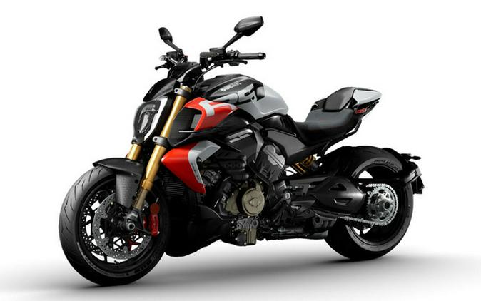 2026 Ducati Diavel V4 RS