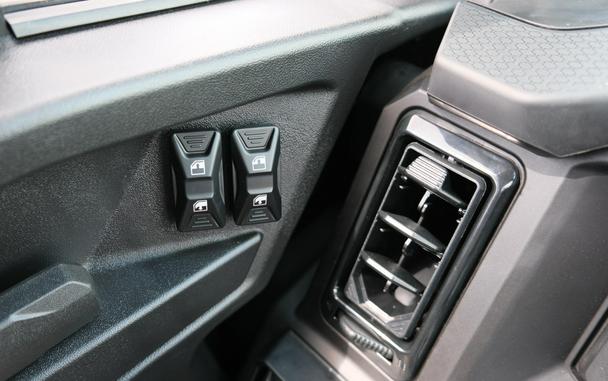 2026 CAN-AM DEFENDER MAX LIMITED CAB HD11