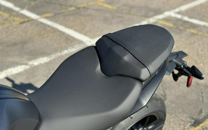 2025 Triumph Daytona 660 Satin Granite/Satin Black