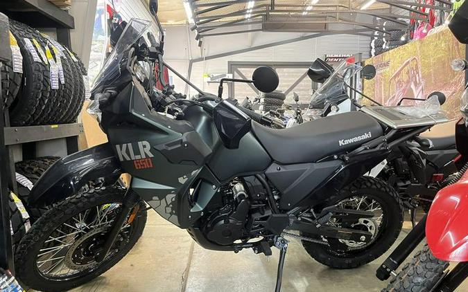 2025 Kawasaki KLR®650 Metallic Matte Old School Green