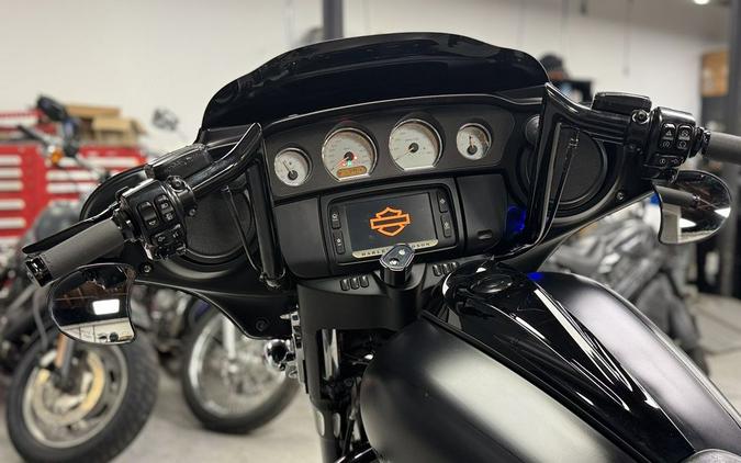 2016 Harley-Davidson® FLHXS - Street Glide® Special