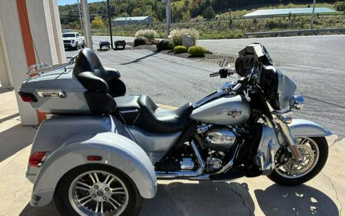 2023 Harley-Davidson® Tri Glide® Ultra Atlas Silver Metallic