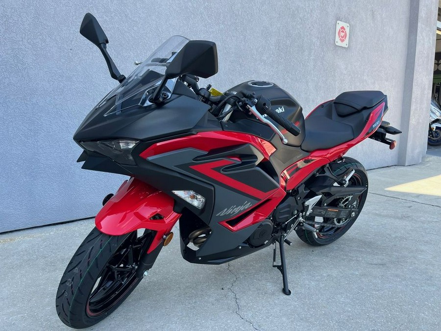 2024 Kawasaki Ninja® 500 ABS Passion Red/Metallic Flat Spark Black