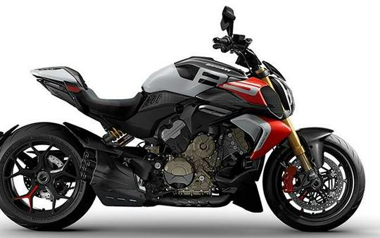 2026 Ducati Diavel V4 RS