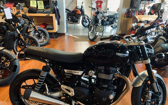 2022 Triumph Speed Twin Review (13 Fast Facts; Retro-Mod Sportbike)