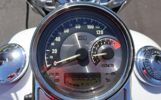 2012 Harley-Davidson® Roadking Classic 103