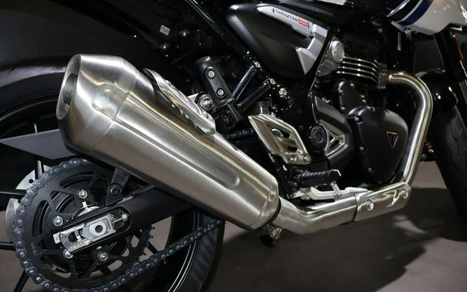 2026 Triumph Thruxton 400 Pearl Metallic White / Storm Grey 400