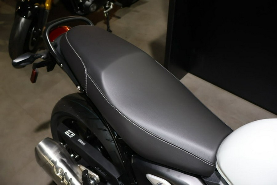 2026 Triumph Thruxton 400 Pearl Metallic White / Storm Grey 400