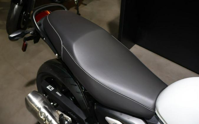 2026 Triumph Thruxton 400 Pearl Metallic White / Storm Grey 400