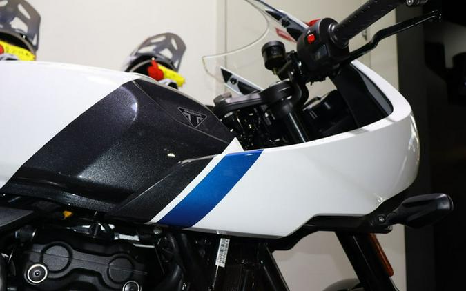2026 Triumph Thruxton 400 Pearl Metallic White / Storm Grey 400