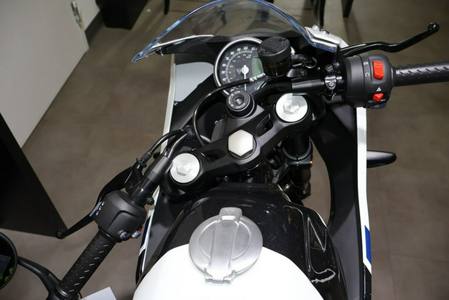 2026 Triumph Thruxton 400 Pearl Metallic White / Storm Grey 400