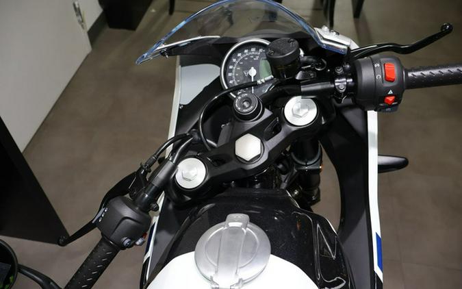 2026 Triumph Thruxton 400 Pearl Metallic White / Storm Grey 400