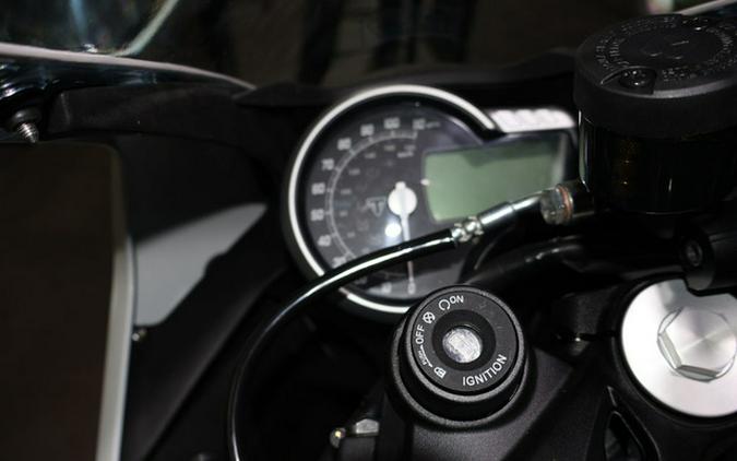 2026 Triumph Thruxton 400 Pearl Metallic White / Storm Grey 400